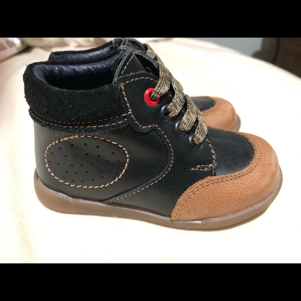 Dogi toddler shoes size 5.5